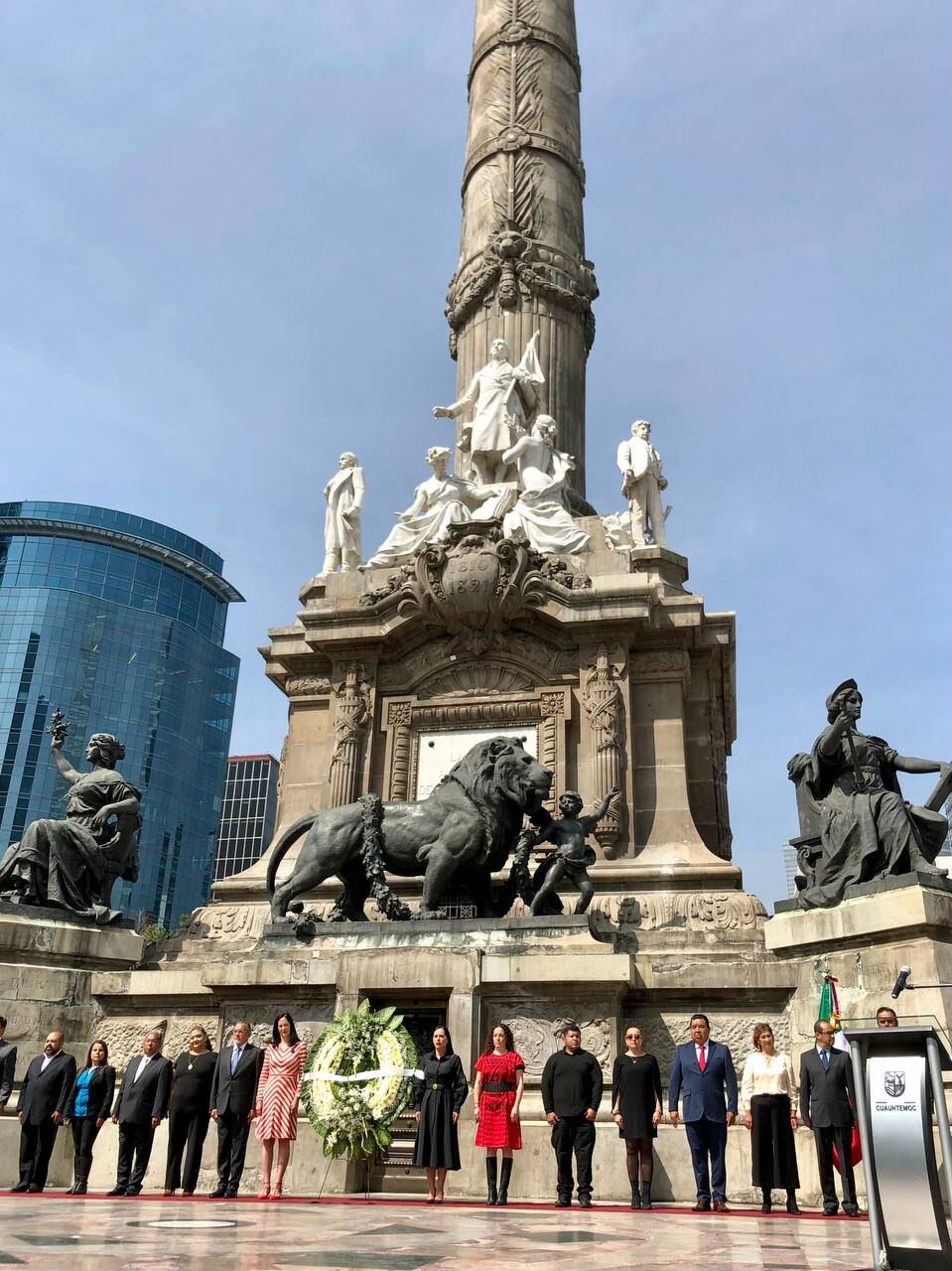 Lía Limón hace Guardia de honor