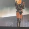 VIDEO: Peluche de Dr. Simi golpea en la cara a Lady Gaga