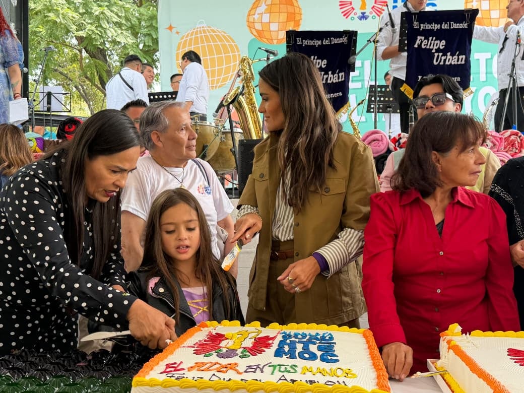 Ale Rojo de la Vega celebra el Día del Adulto y Adulta Mayor.