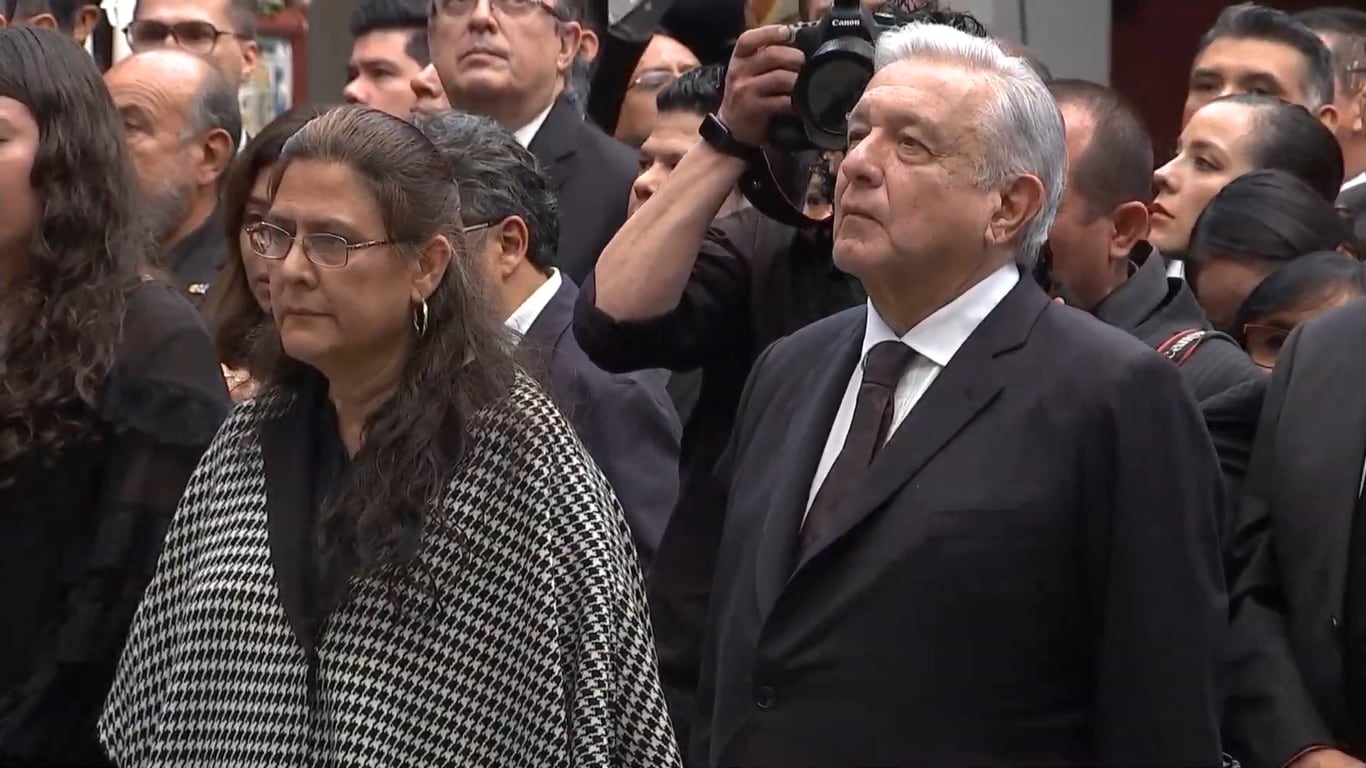 AMLO llega al homenaje a Miguel Barbosa en Puebla