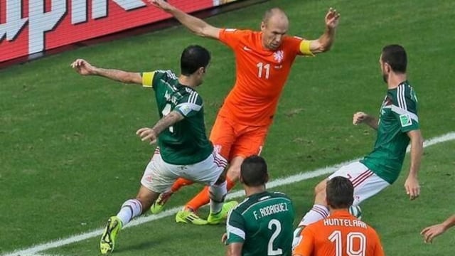 Arjen Robben pide perdón mientras confiesa su clavado