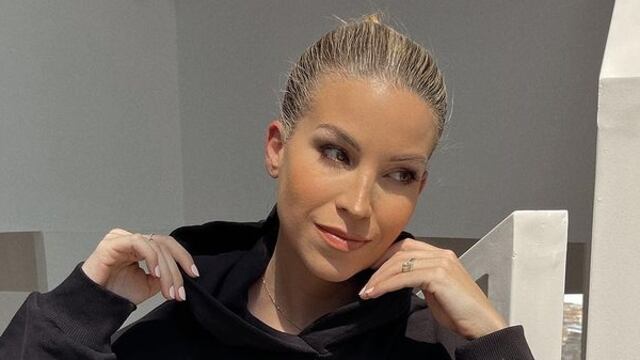 Andy Benavides posando con una sudadera Oysho.