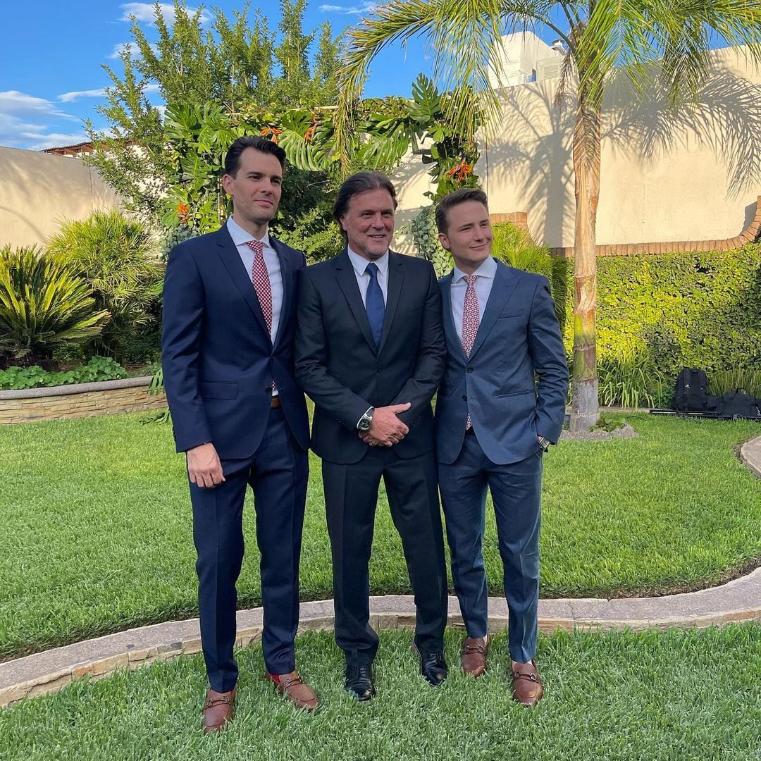 René Strickler con su hijo y su yerno