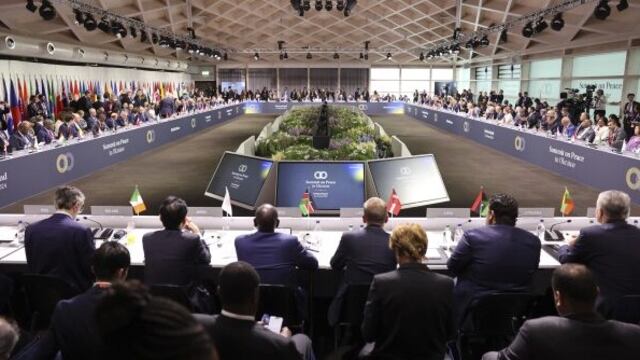 En el conflicto Rusia-Ucrania, se firma el proyecto de paz en Suiza. Foto: AP