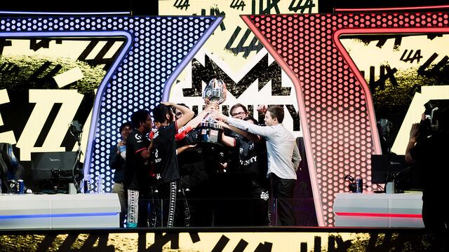 Infinity Campeón LLA League of Legends