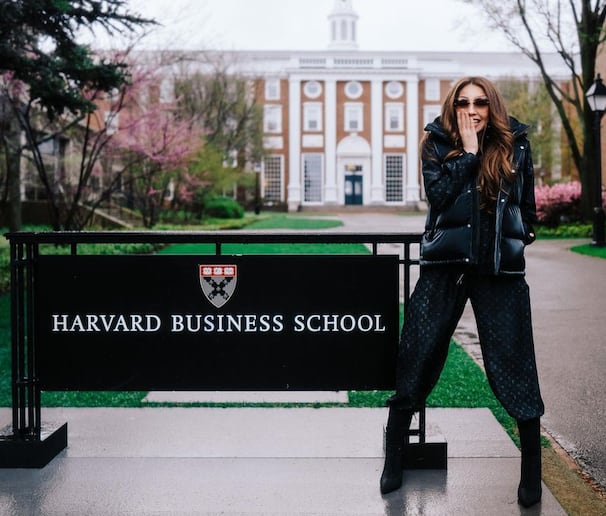 Thalía acude a Harvard como conferencista