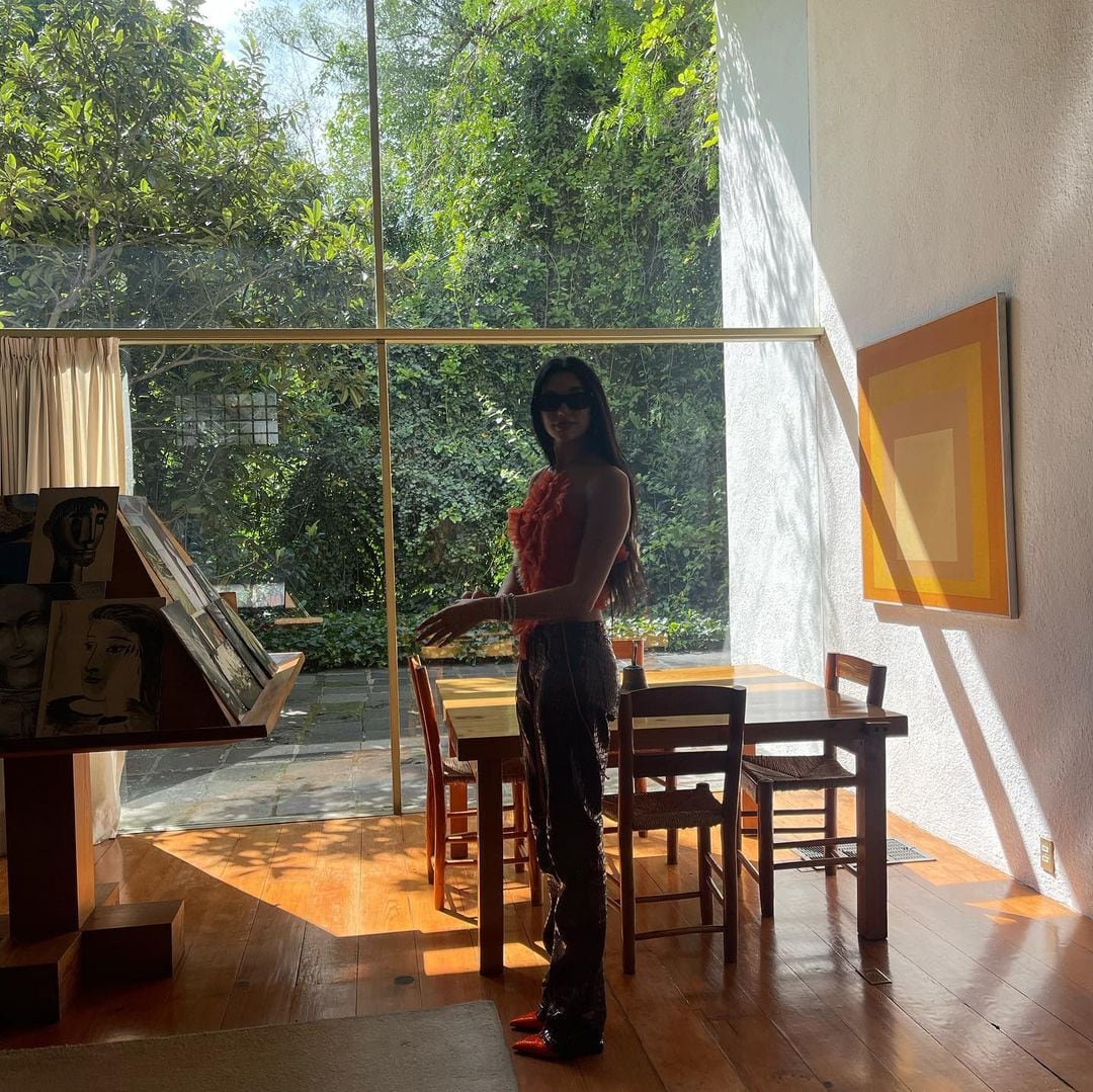 Dua Lipa en la Casa Luis Barragán