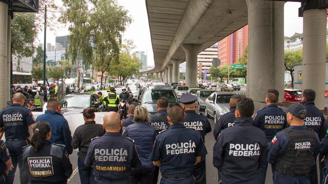 Protesta de policías federales en Periférico.