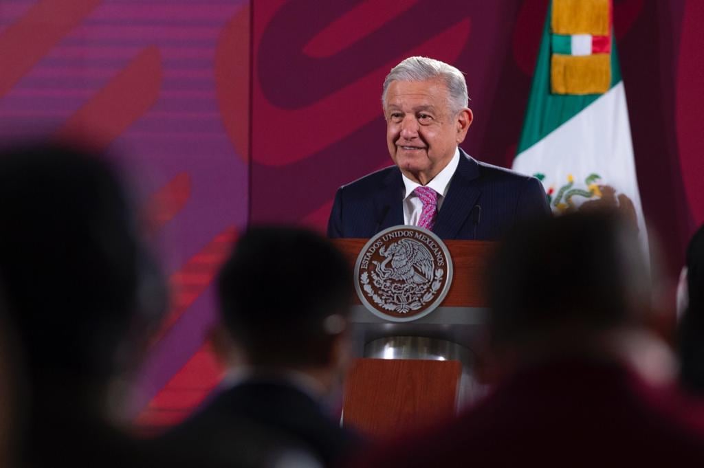 Ni porque Ricardo Monreal podría ser candidato del PRD, AMLO habla de él en la mañanera