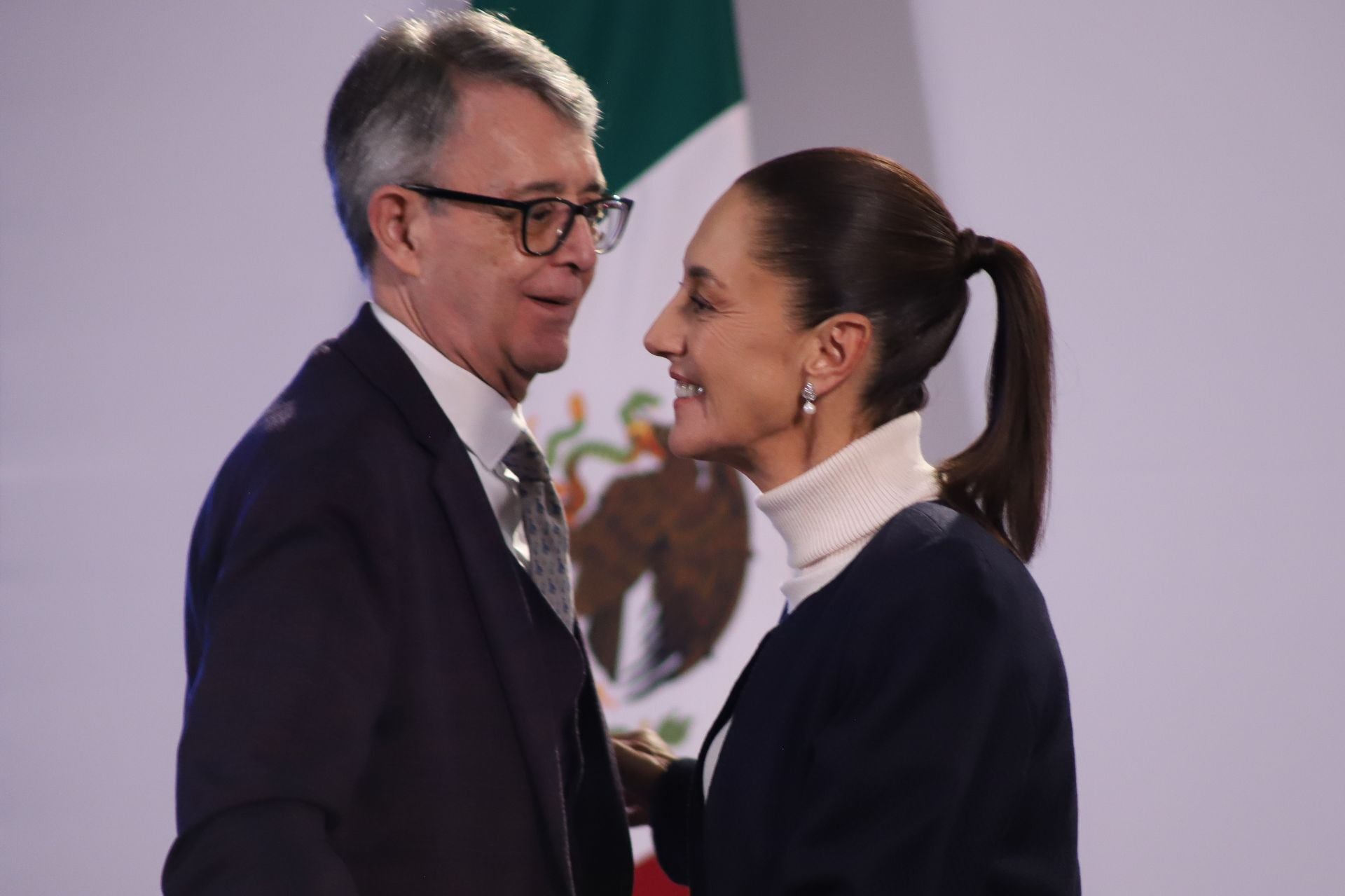 José Alfonso Suárez del Real actualmente es asesor político de Comunicación Social de la Presidencia de México