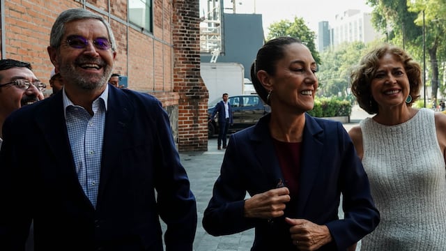 Claudia Sheinbaum recibe el apoyo de 900 intelectuales