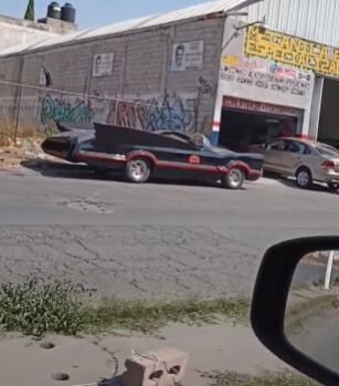Encuentran el Batimóvil en Coacalco