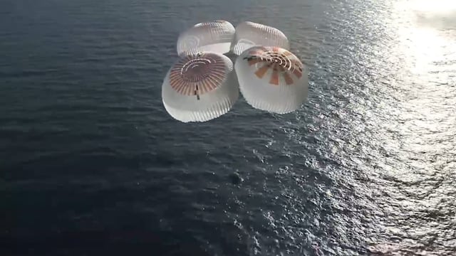 Tras ocho meses en el espacio, cuatro astronautas regresan a la Tierra con SpaceX