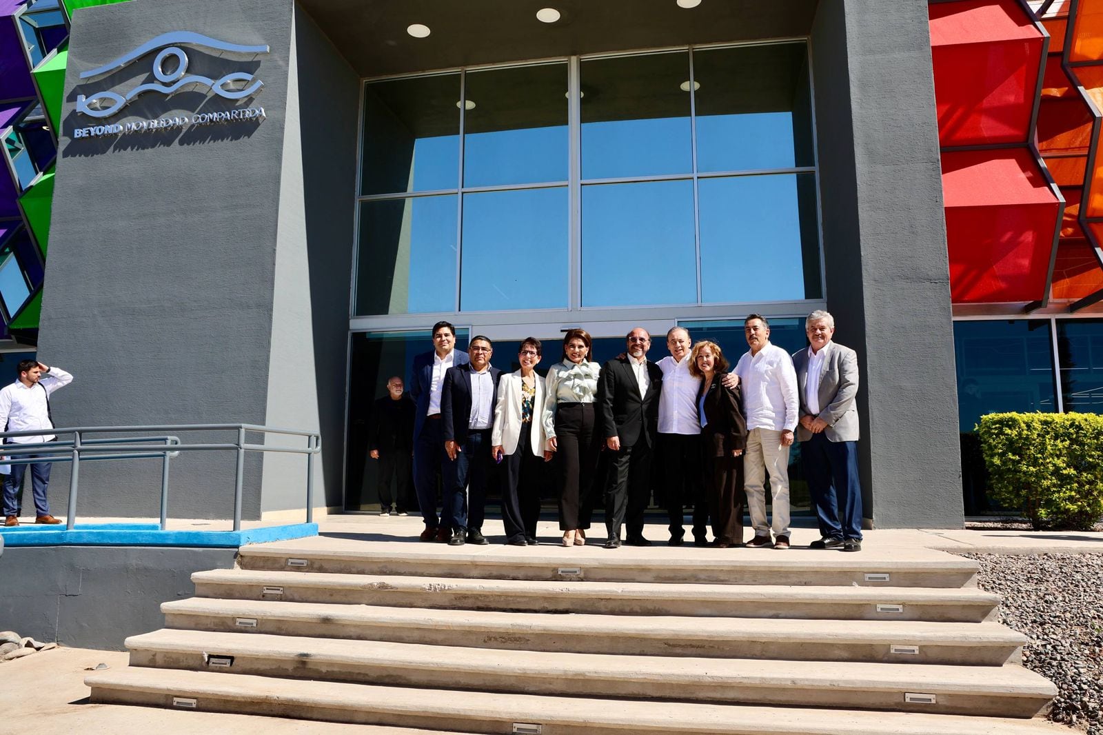 Alfonso Durazo impulsa el primer auto eléctrico hecho en Sonora.