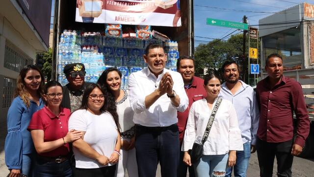 Alejandro Armenta y vecinos de Puebla reúnen ayuda para Guerrero