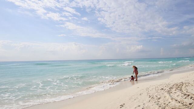 Las playas de Quintana Roo lucen prácticamente vacías