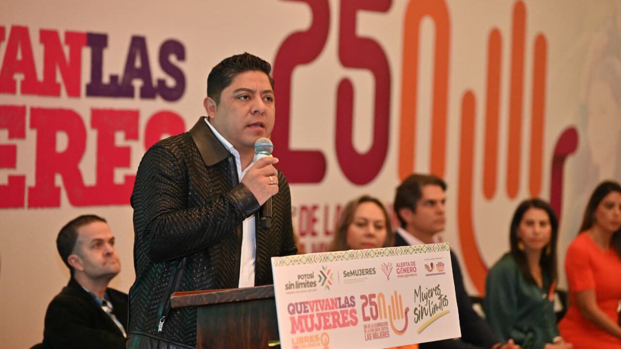 Ricardo Gallardo encabeza ceremonia conmemorativa por el 25N