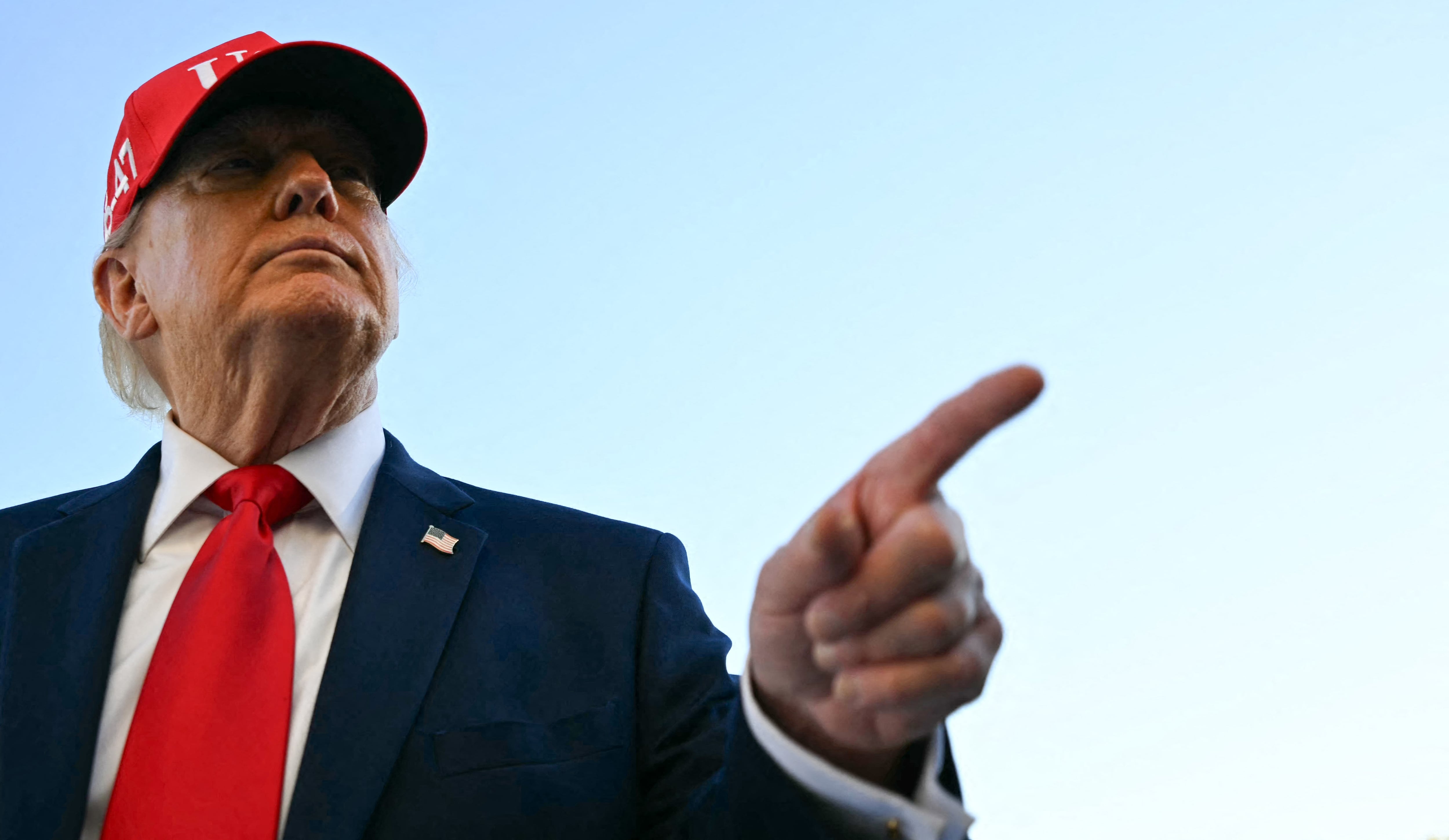 Donald Trump vuelve a imitar a Sheinbaum al hablar del Golfo de América