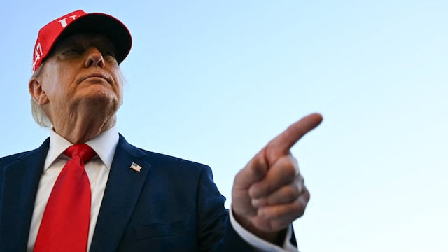 Donald Trump vuelve a imitar a Sheinbaum al hablar del Golfo de América
