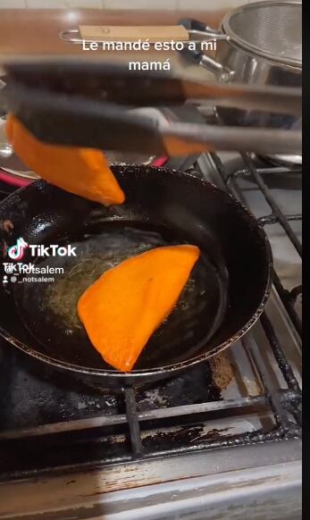 Espanta a su mamá con filtro de TikTok
