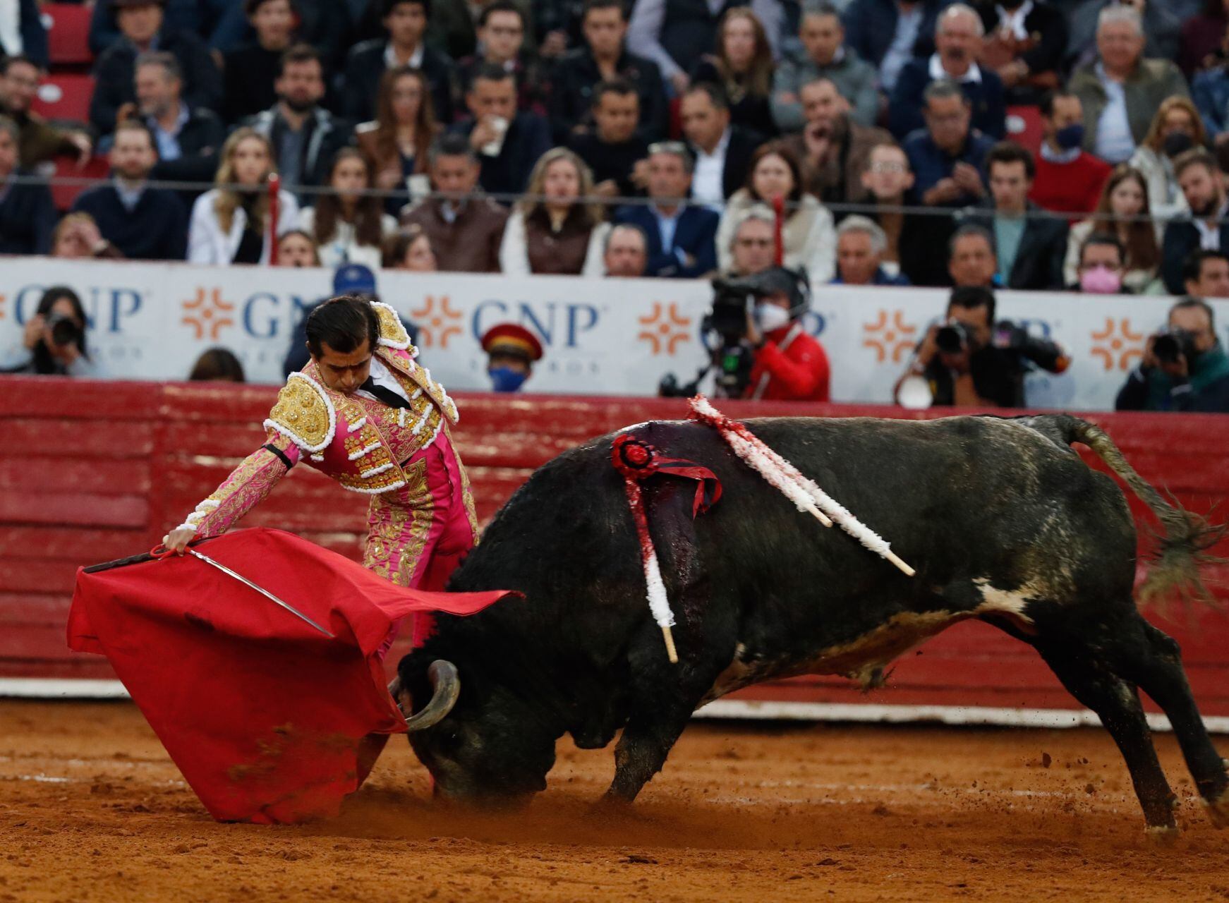 El torero mexicano Joselito Adame esta tarde en la Plaza de Toros México.
