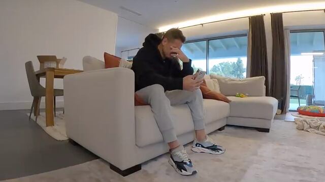 Chicharito no pudo contener el llanto