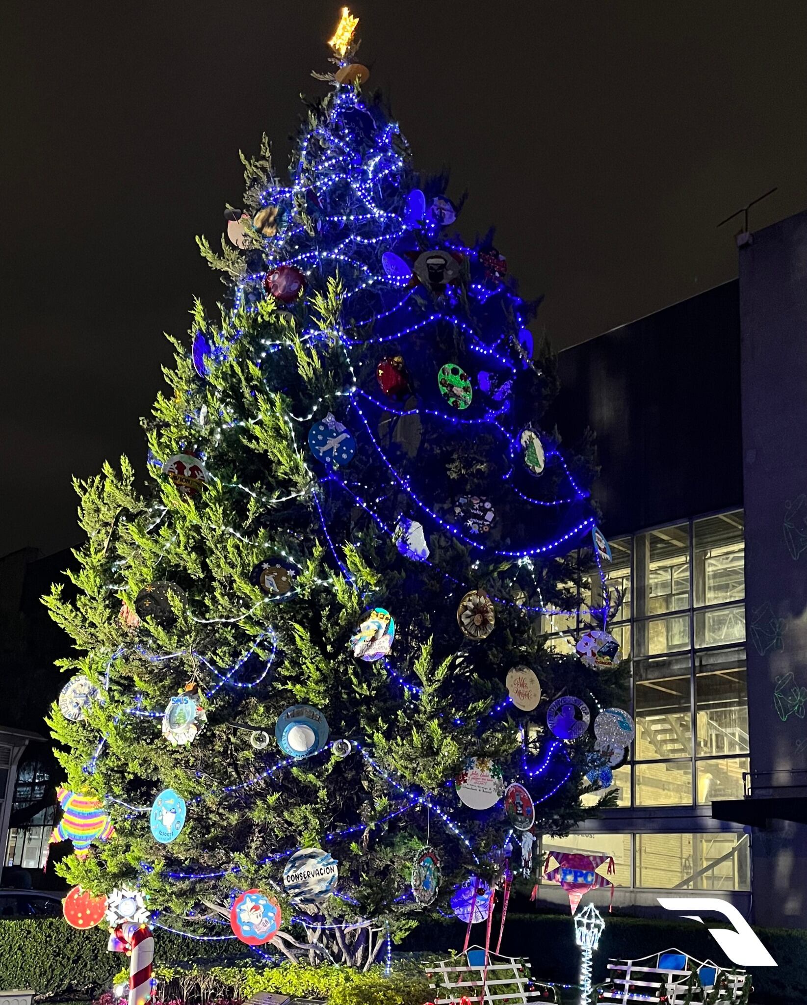 Encendido del árbol de navidad en el MRO
