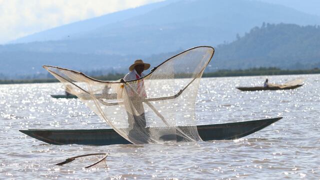 Pescadores ofrecieron una demostración en el lago de Pátzcuaro
