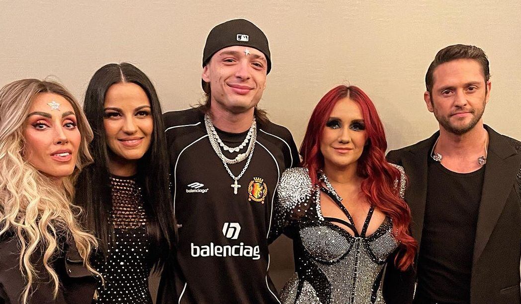 Peso Pluma junto a RBD