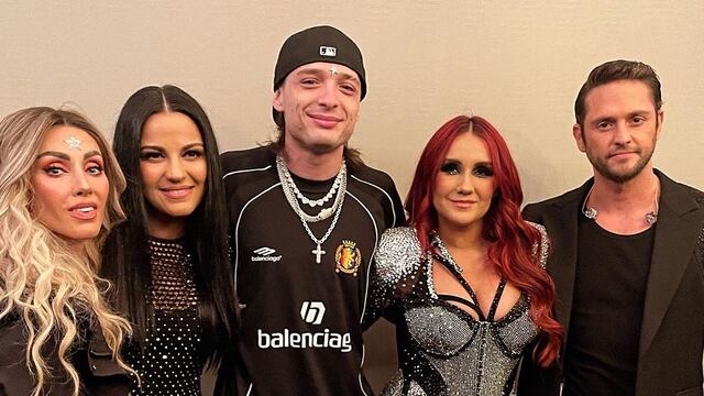 Peso Pluma junto a RBD