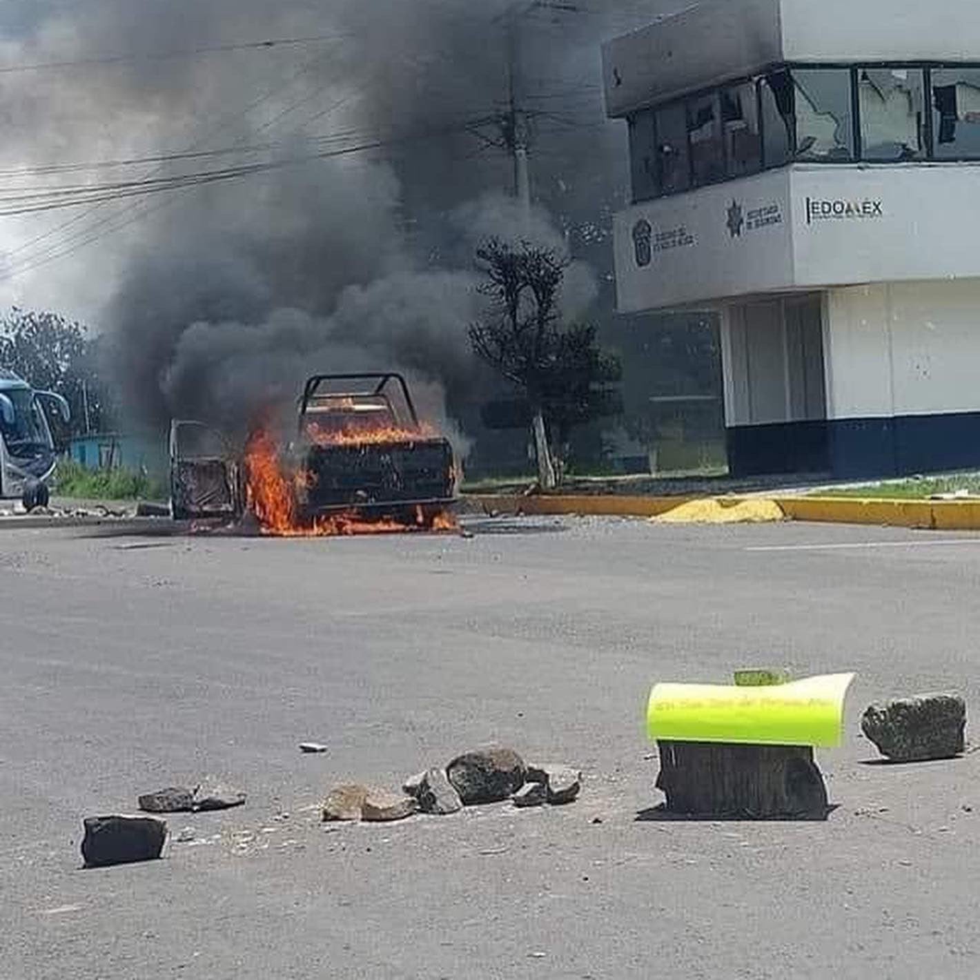 Queman patrulla de San José del Rincón