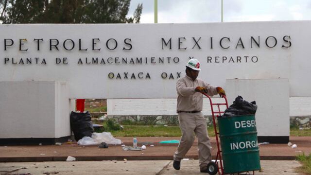 Trabajadores petroleros. Sin privilegios a Sindicato.