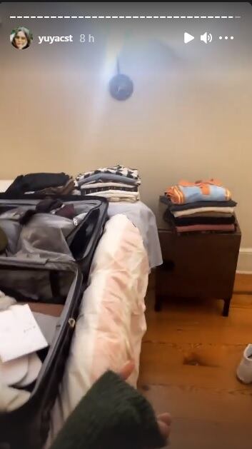 Yuya muestra la maleta de Siddhartha