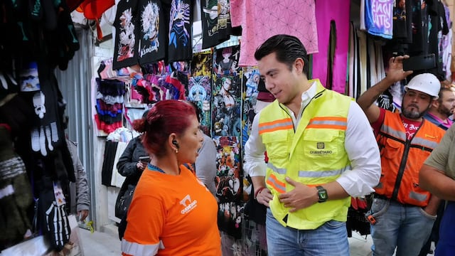 Felifer Macías supervisa rehablitación de mercado Escobedo