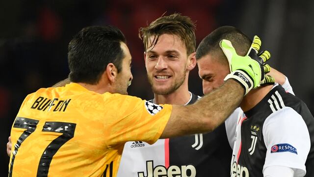 Daniele Rugani en un partido con la Juventus (centro).