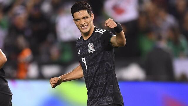 Jiménez celebrando gol con el Tri