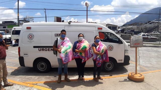 Trillizas en adopción