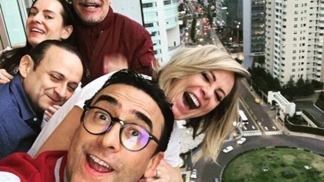 Otro rollo se reúne para mandar un mensaje sobre el coronavirus