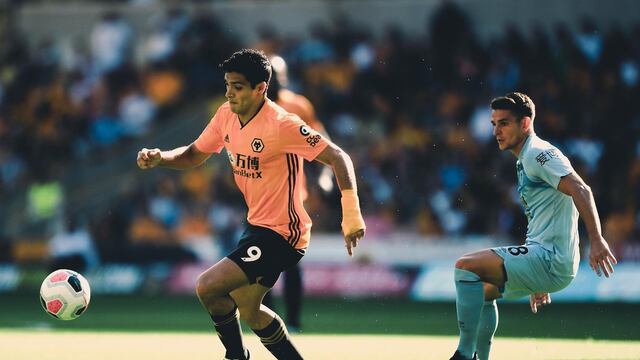 El atacante mexicano tiene 41 partidos jugados en la Premier League