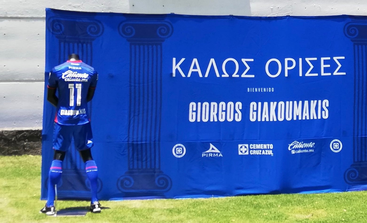 Camiseta de Giorgios Giakoumakis con Cruz Azul