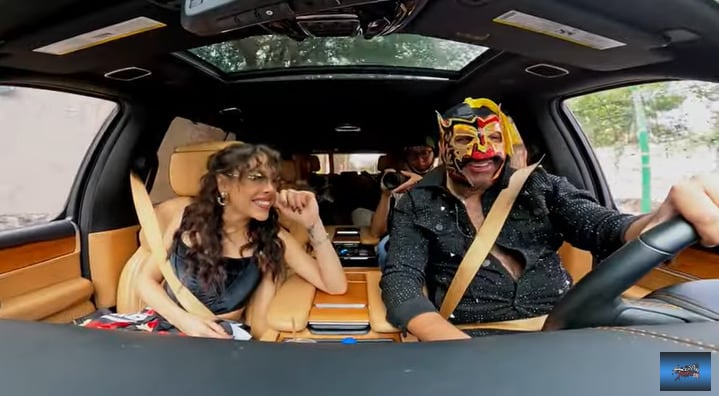 Danna Paola en Escorpión Dorado al Volante