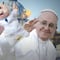 ¿Le aventaron un Dr. Simi al Papa Francisco? Unas fotos son la prueba que necesitamos