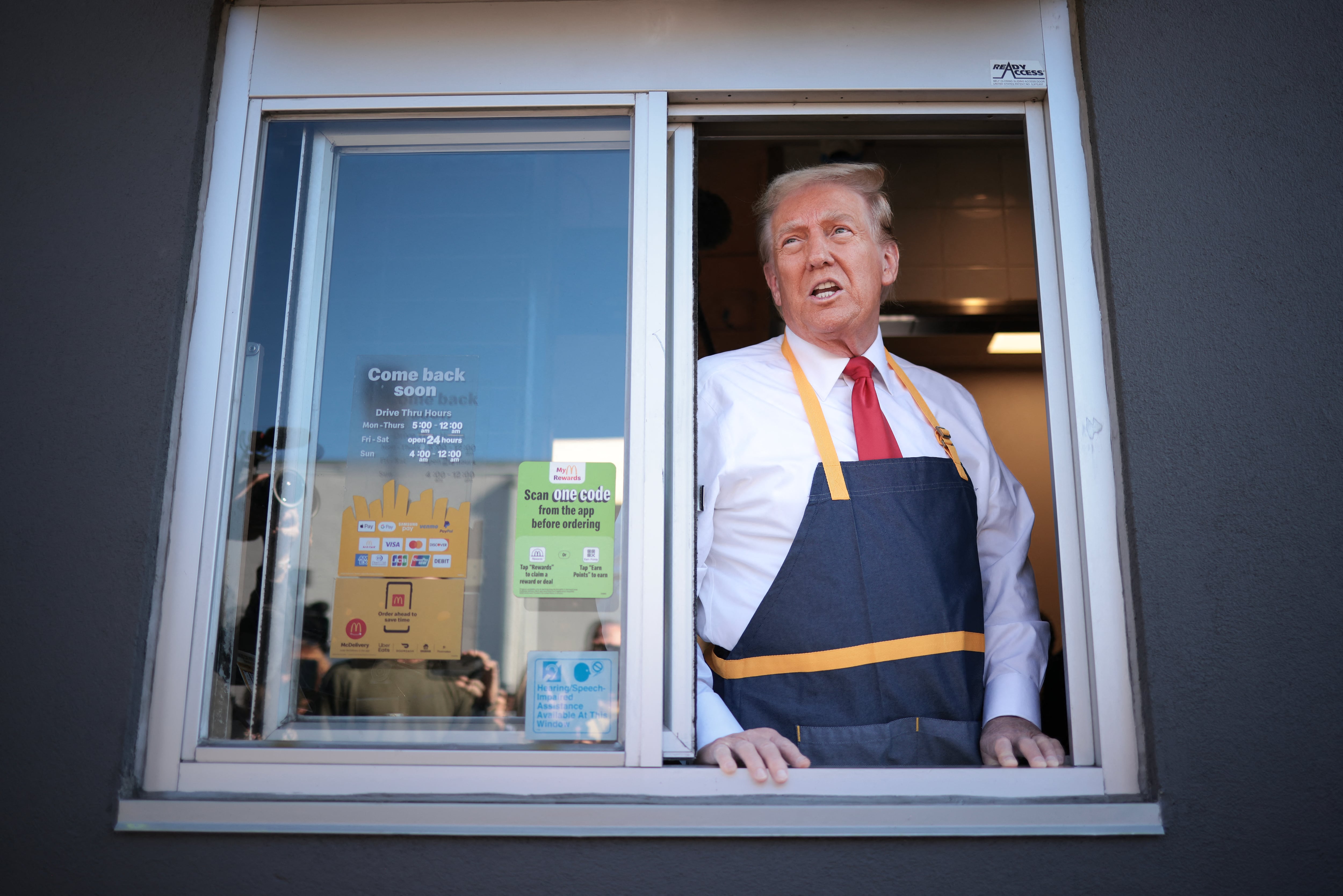 Donald Trump trabaja en McDonalds por un día