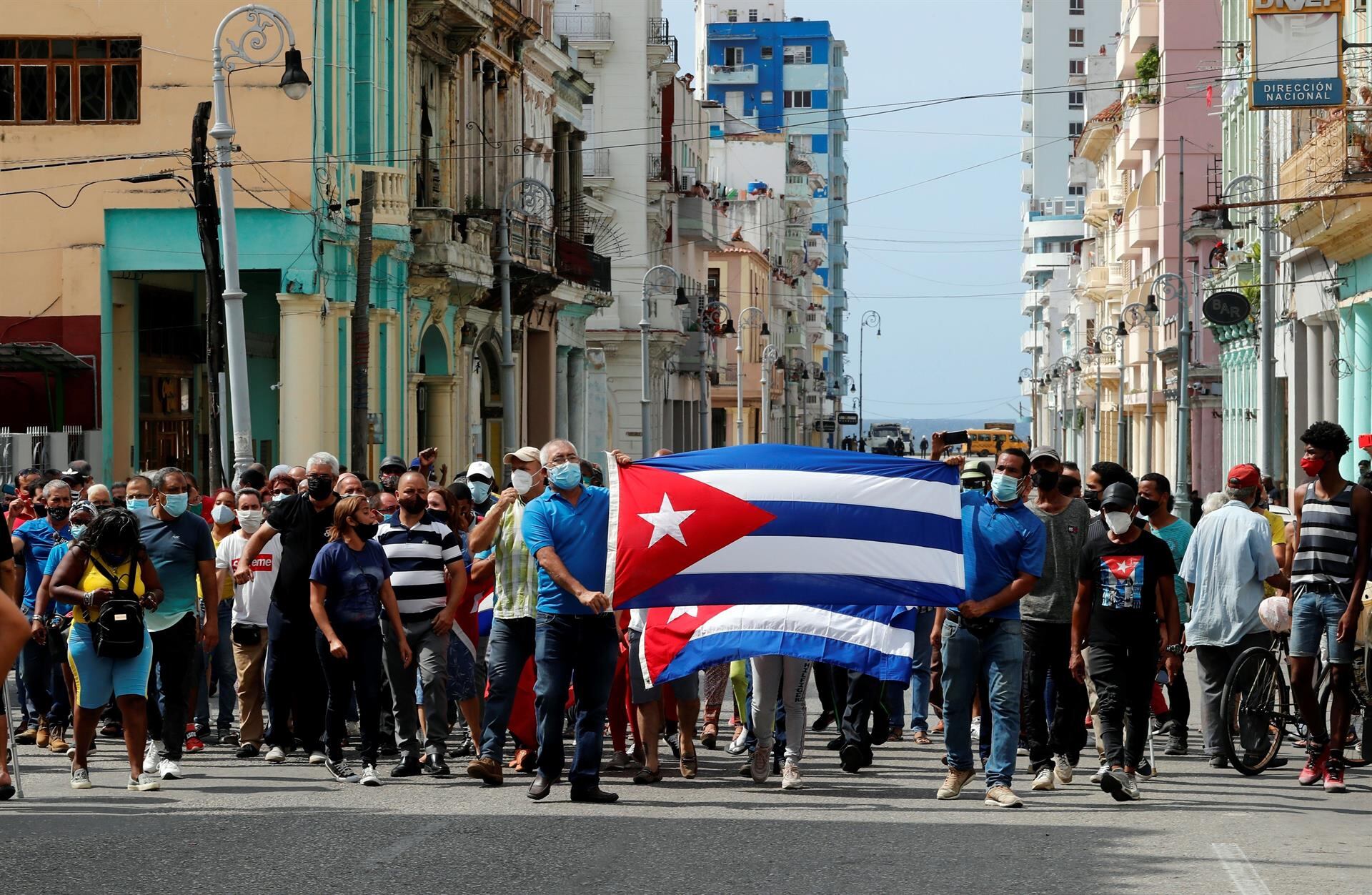 Manifestantes cubanos protestaron contra el gobierno por la crisis sanitaria y la escasez de productos básicos