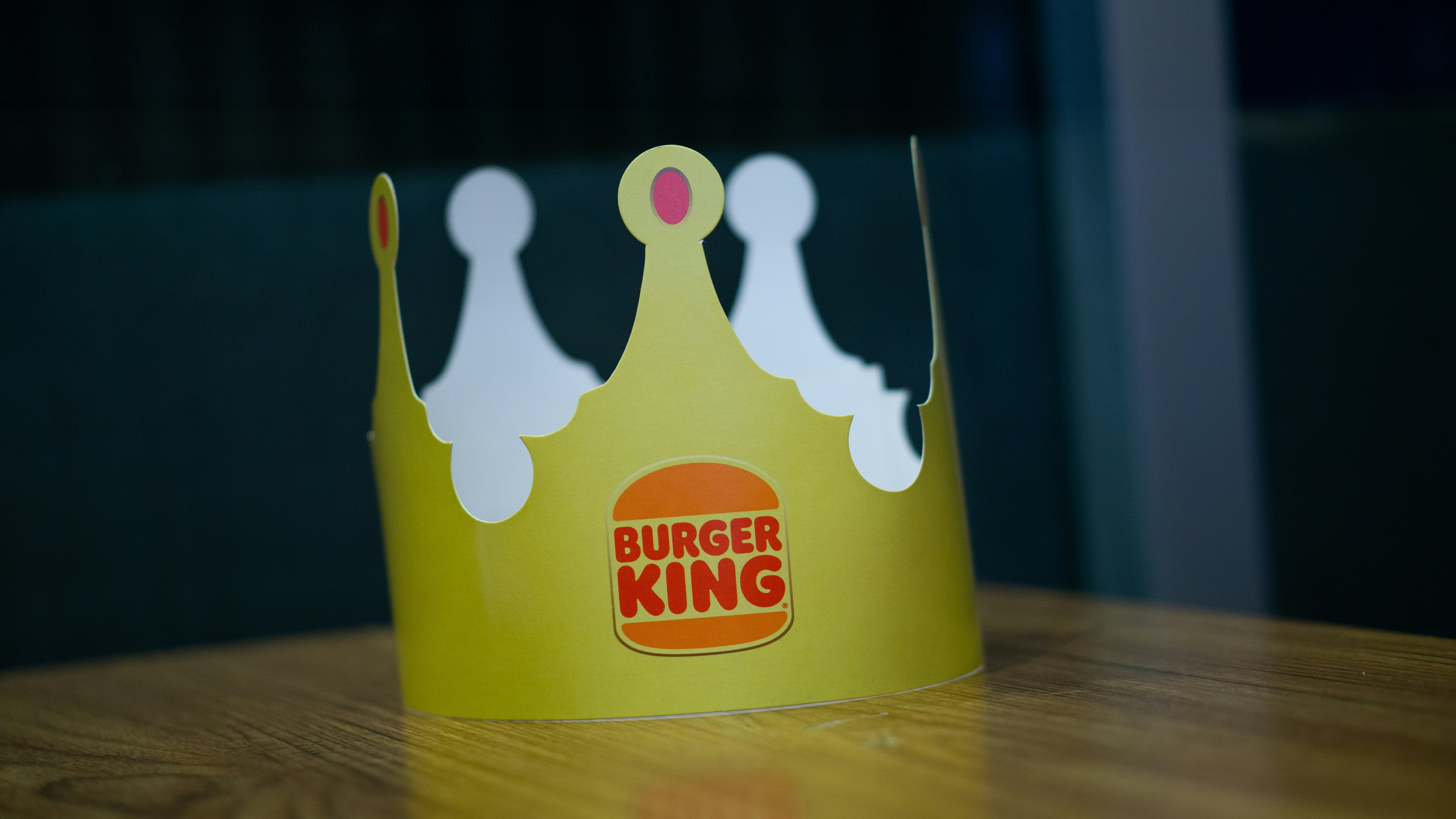 Empleado de Burger King transmitió una fiesta en la cuenta oficial y no creerás lo que pasó después