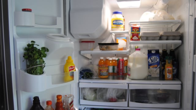 Esconde cadáver en refri.