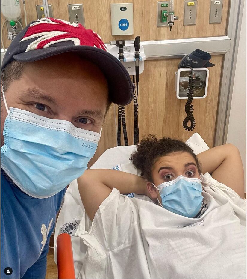 Lucero Mijares celebra que le quitaran el yeso tras fractura de tobillo que sufrió en El Mago