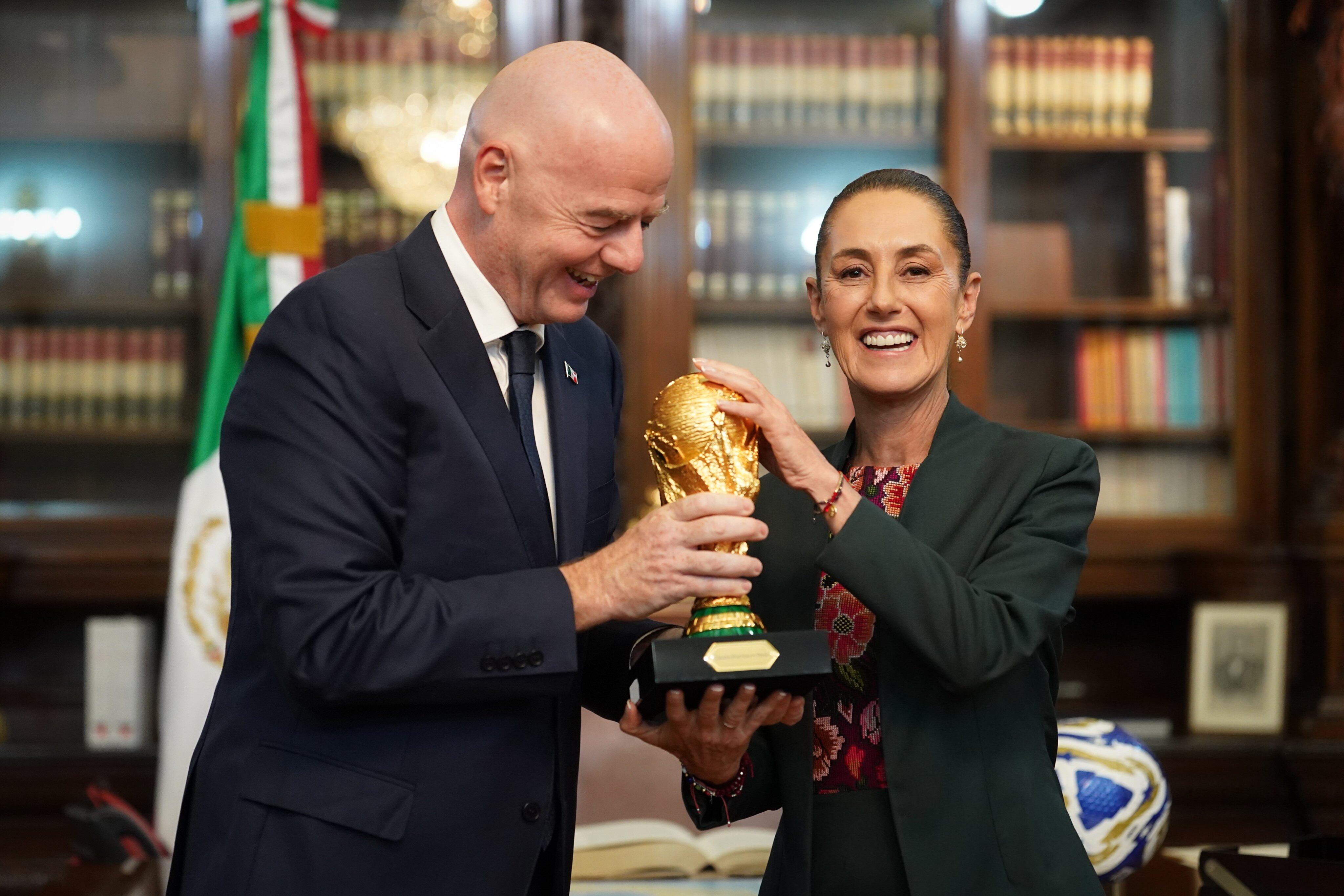Sheinbaum e Infantino se reúnen en México por la organización del Mundial 2026