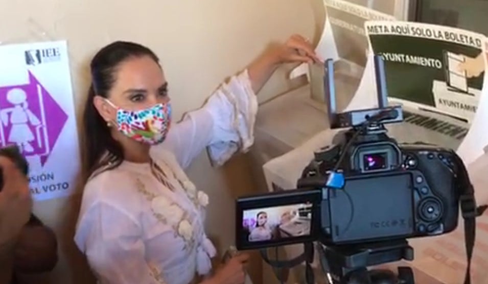 Lupita Jones, candidata del PRI, acude a votar