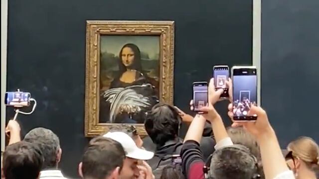 Lanzan un pastel al cuadro de la Mona Lisa
